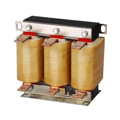 ¿Cómo se controla la producción de energía en un reactor?